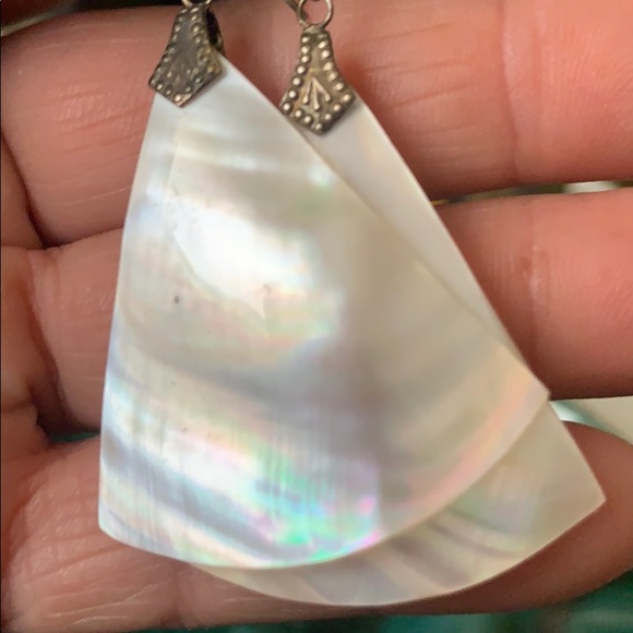 Mother of Pearl Earrings. Iridescent! - Picture 3 of 3